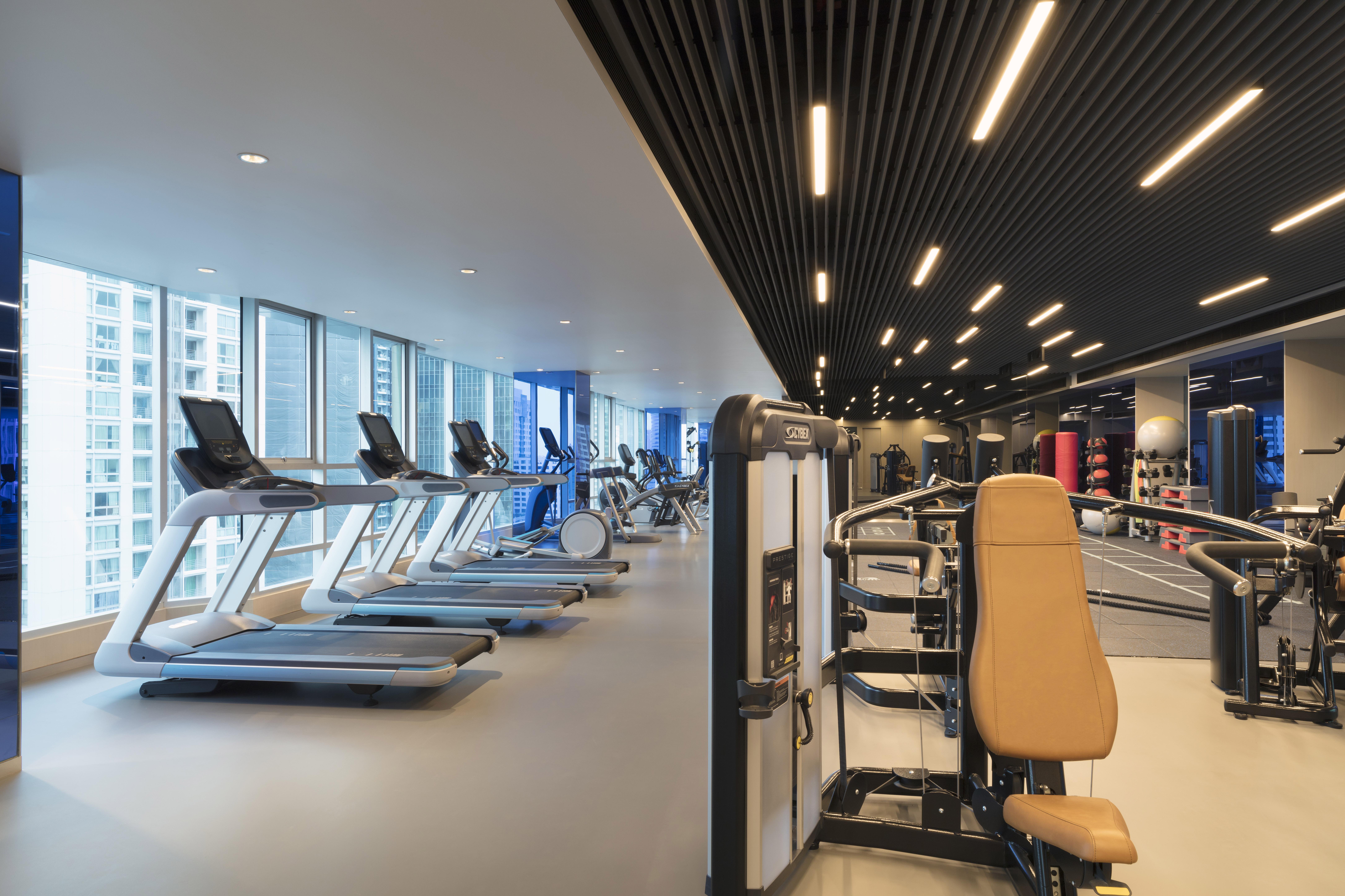 Lancaster Bangkok Hotel Екстериор снимка The gym at the 1000m² Sports and Wellness Centre