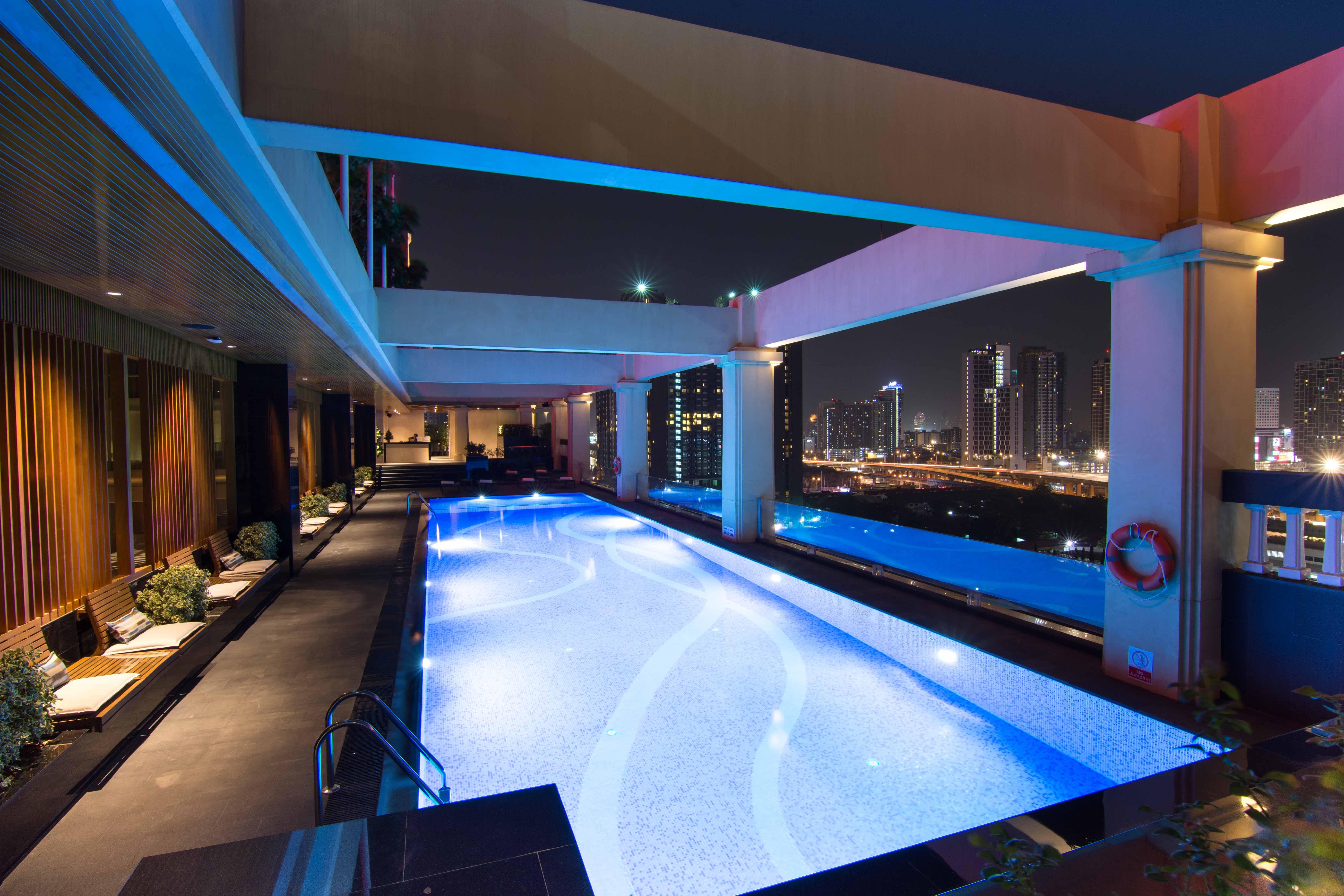 Lancaster Bangkok Hotel Екстериор снимка The pool at the 39th floor