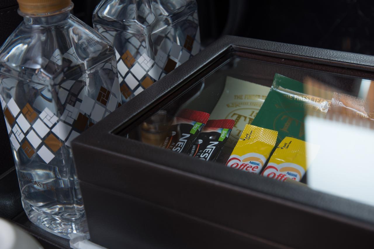 Lancaster Bangkok Hotel Екстериор снимка A small refrigerator in a car