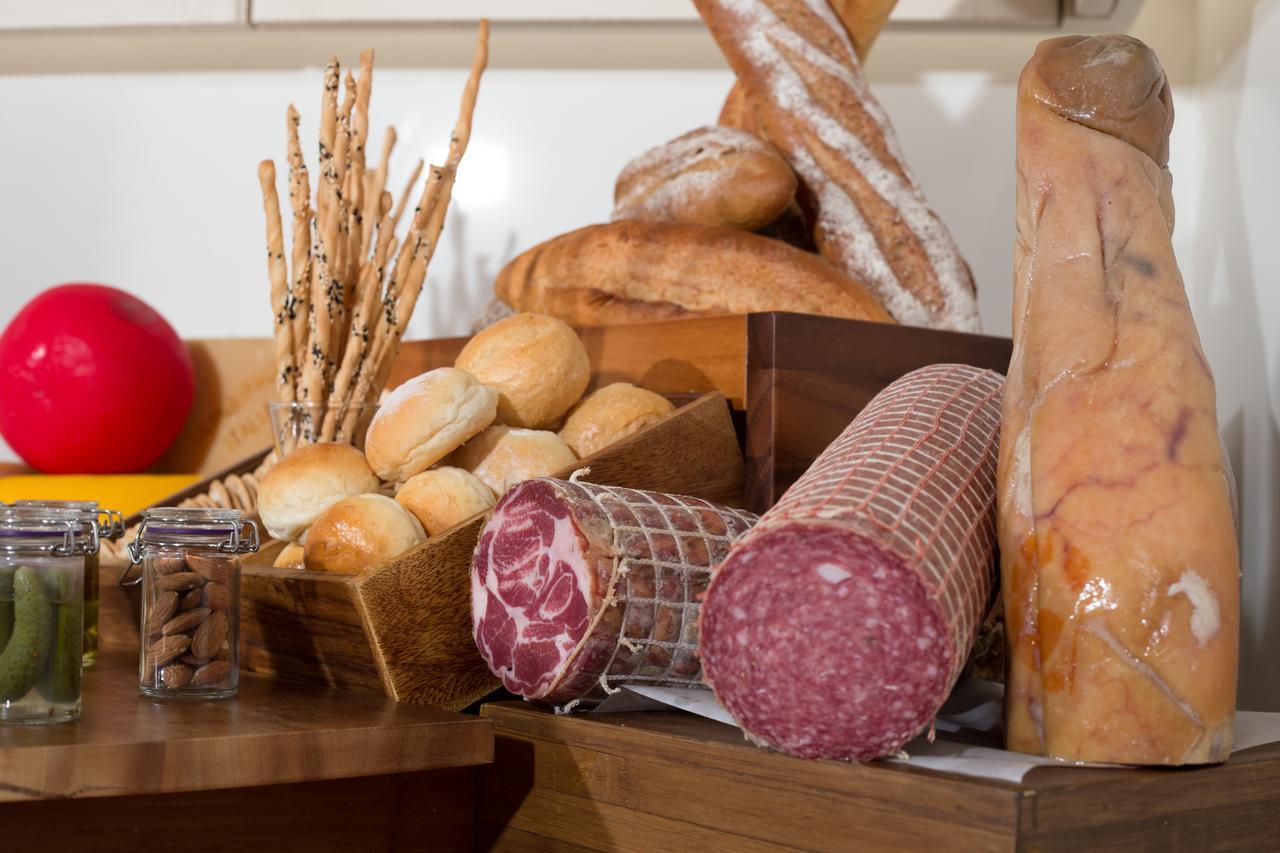 Lancaster Bangkok Hotel Екстериор снимка Salami