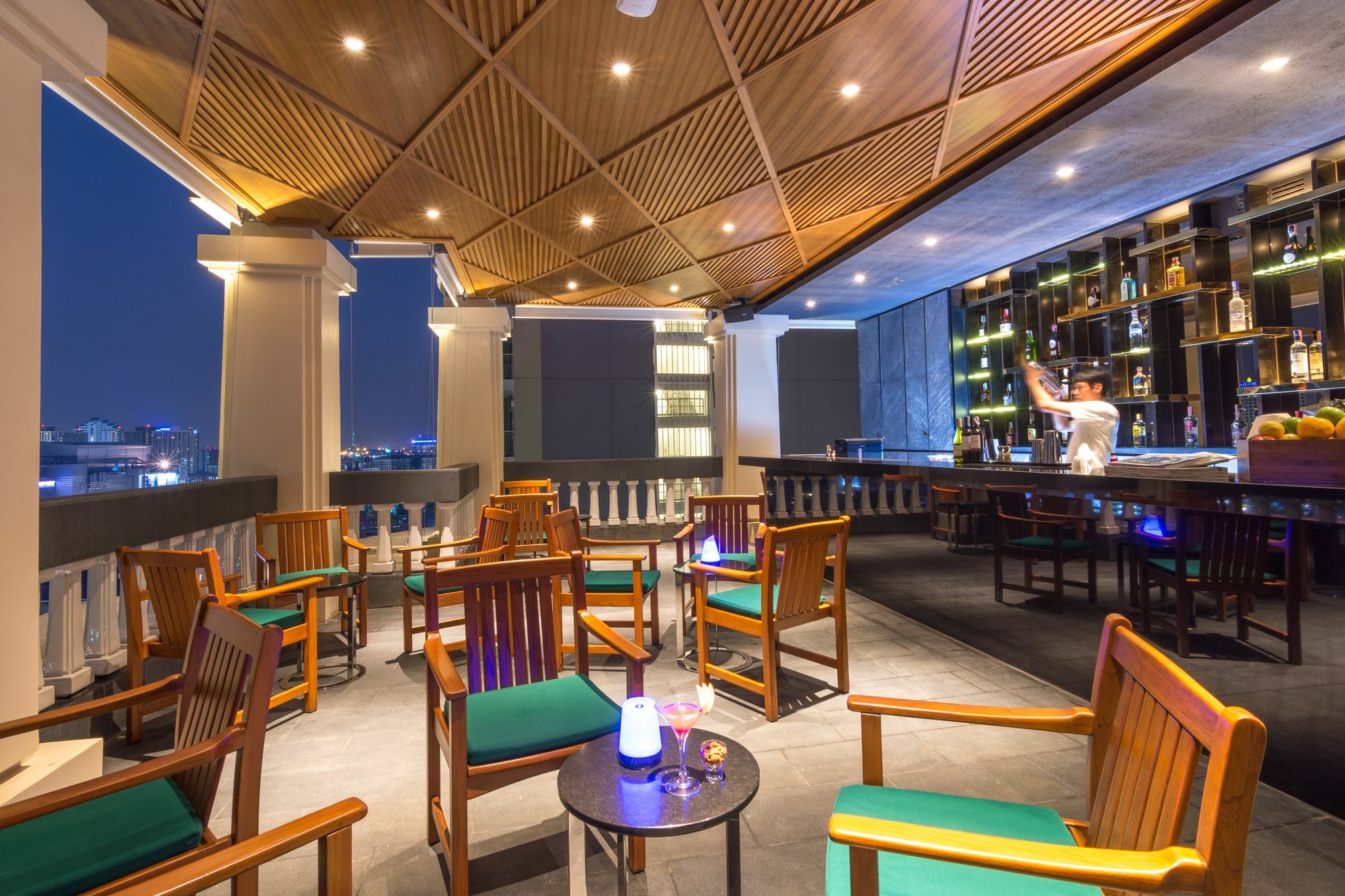 Lancaster Bangkok Hotel Екстериор снимка Sky Bar